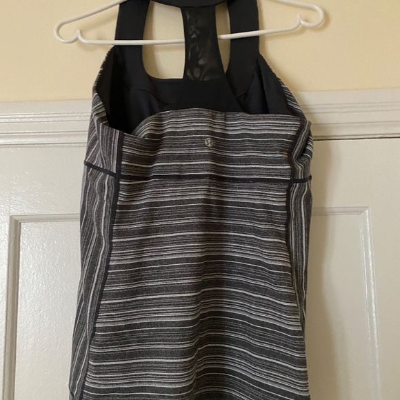 Lululemon Scoop Neck Tank Top Shelf Bra Racerback Grey Size 12 - Picture 4 of 4